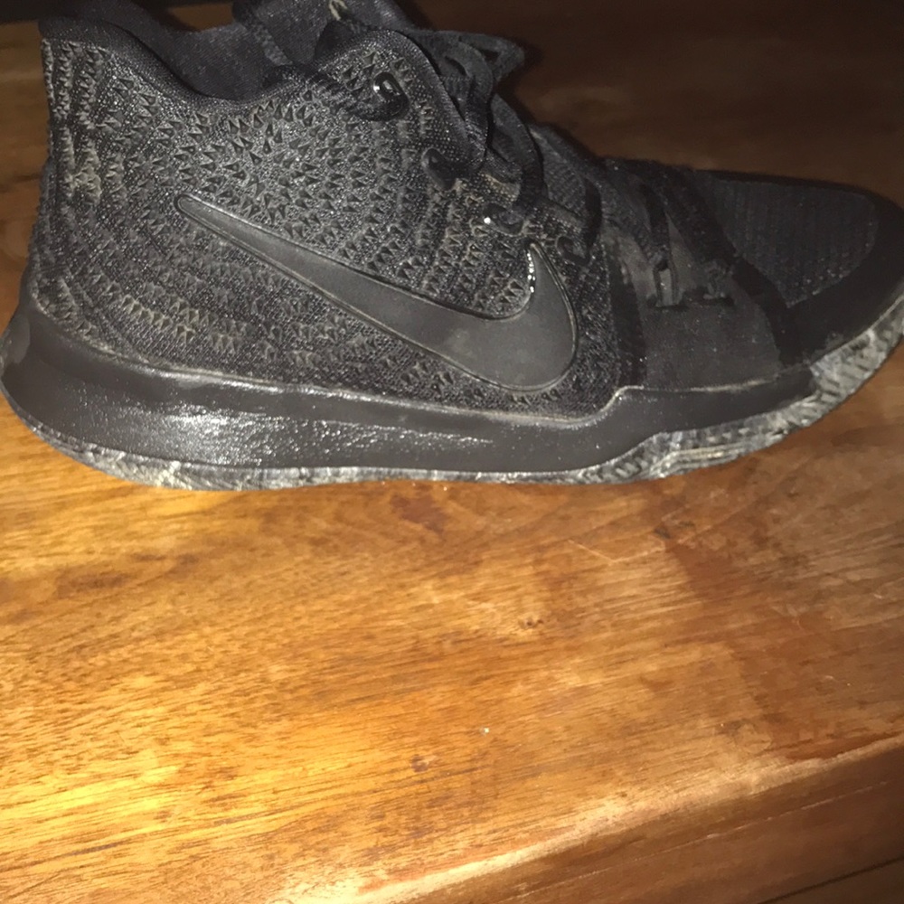 Kyrie 3 oreo color way
